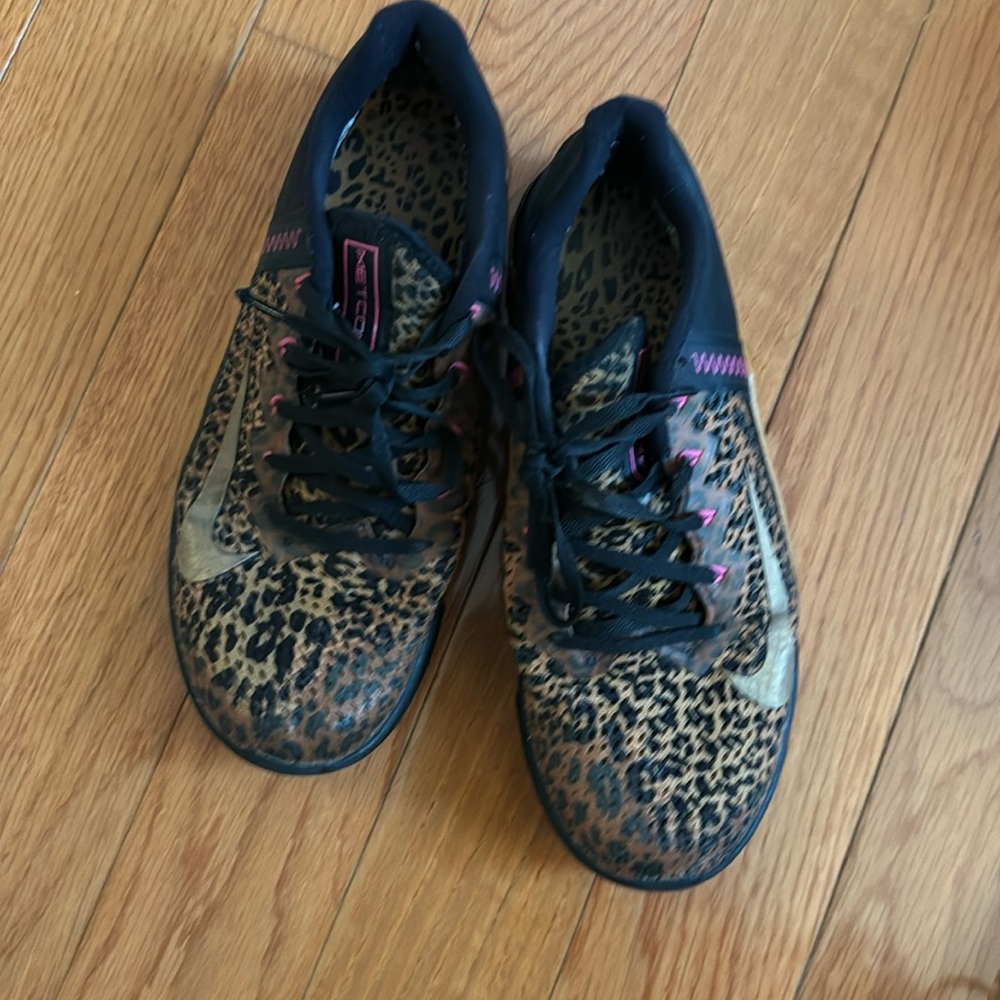 Nike women's  Metcon leopard 8.5